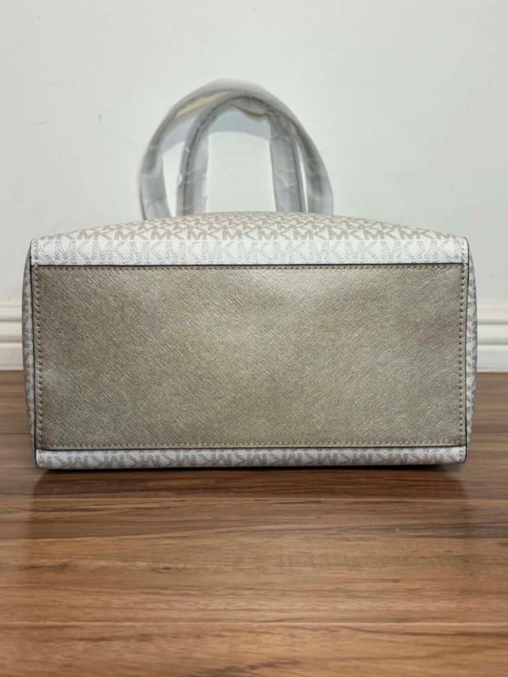 ❤️Michael Kors Large Logo-Print Canvas Tote❤️ - Picture 5 of 16